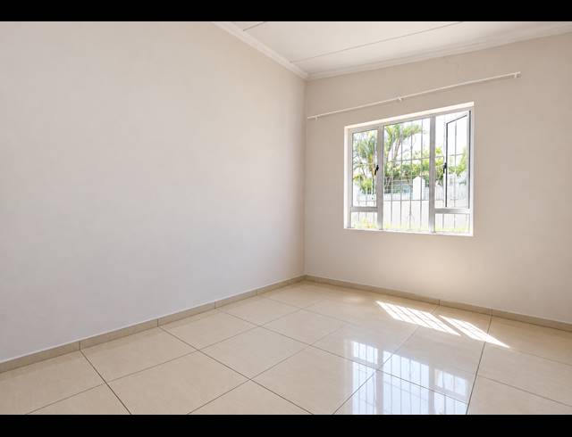 3 BEDROOM TOWNHOUSE FOR SALE IN ESSENWOOD